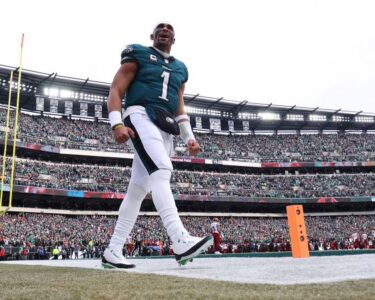 Jalen Hurts runs in a touchdown against the Los Angeles Rams in the first half of the two teams' 2025 NFC divisional round clash.