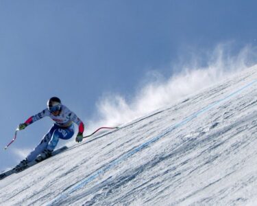 Lindsey Vonn’s Alpine World Ski Championships return ends early after she collides with gate | CNN