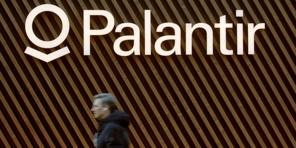 Palantir stock is on a wild hot streak. Here’s why so few analysts are bullish.