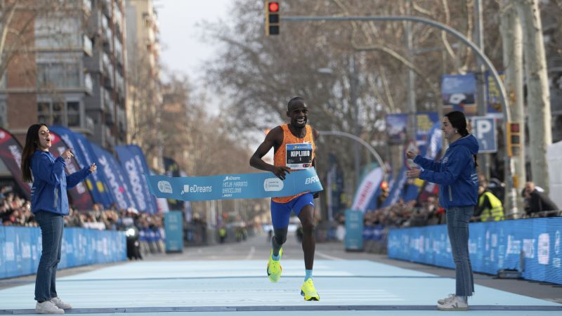 Ugandan runner Jacob Kiplimo completes first ever sub-57 minute half marathon, smashing world record | CNN