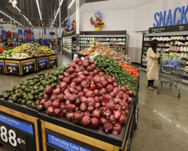 Walmart's stock drop after earnings is bizarre, says former CEO Bill Simon